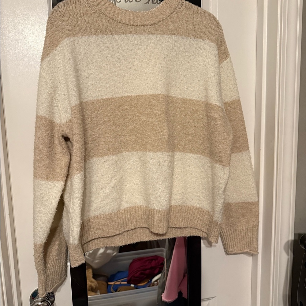 American Eagle Outfitters Cream and Tan Crew Neck Sweater